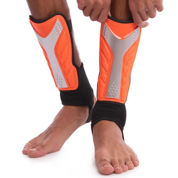 Щитки футбольные с защитой лодыжки S-M