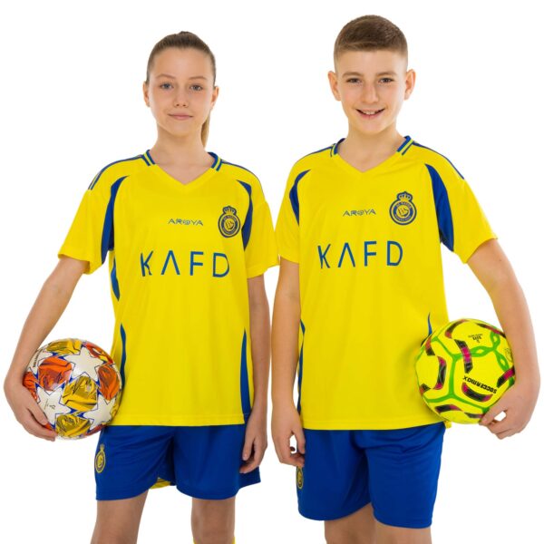 Форма футбольная детская с символикой футбольного AL NASSR домашняя 2025 желтый-синий